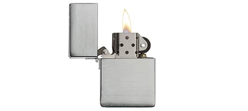 Фото восьми отворів у вітрозахисті Zippo Replica 1935